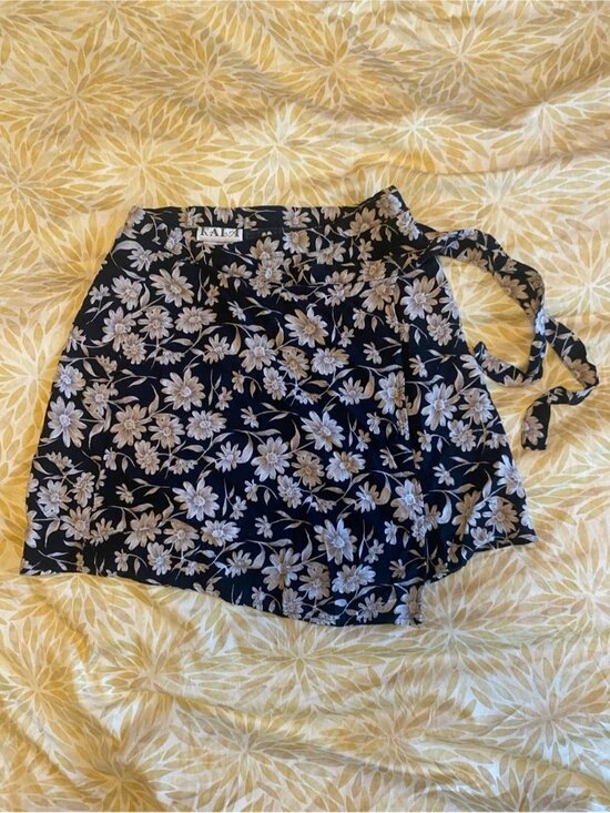 Dresses & Skirts - Black Floral Wrap Skirt with White Flowers